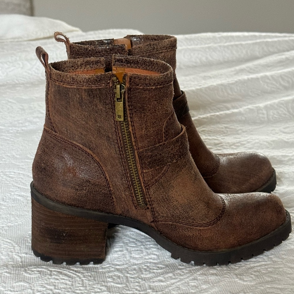 Lucky Brand brown distressed boots - Picture 5 of 10